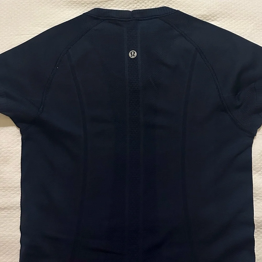 Lululemon *Limited Edition Swiftly Tech Short Sleeve Crew - True Navy SZ 6